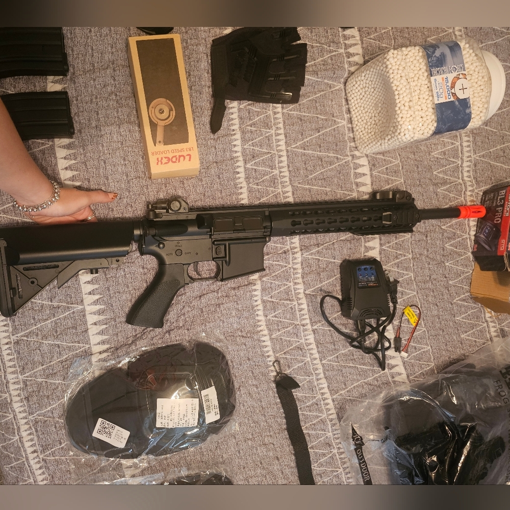 Black Airsoft Rifle with Battery